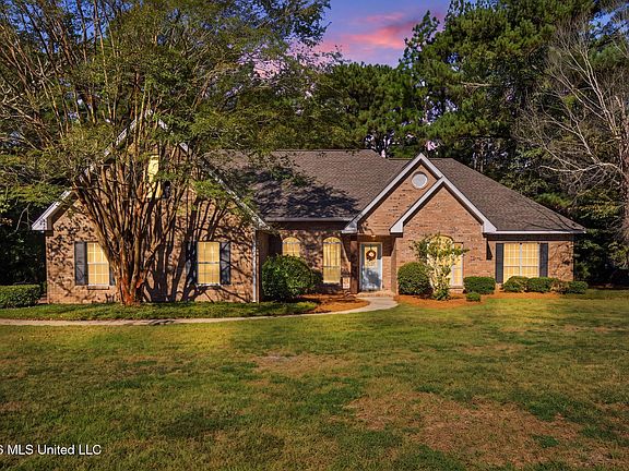 2nd image of 127 Cherry Oak Trl