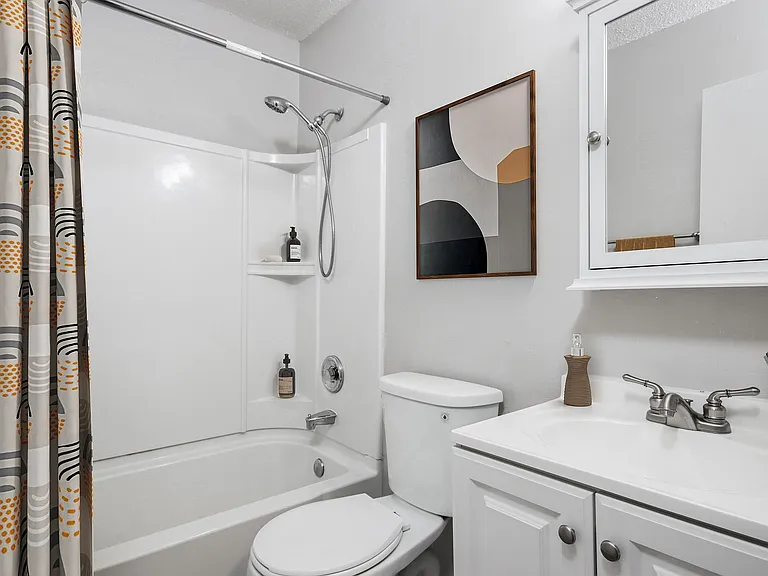 ReNew on Blues Apartments & Townhomes — Photo 5
