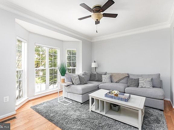4th image of 20275 Mohegan Dr