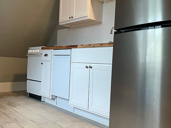 5th image of 165 Summer St APT 8