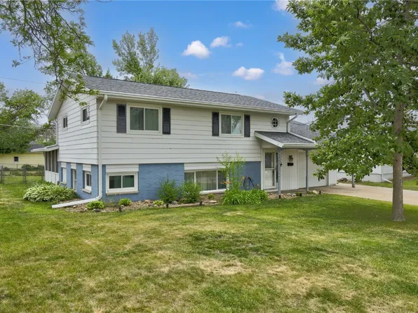 4528 Ozark St NE, Cedar Rapids, IA 52402