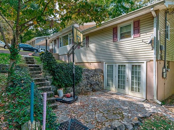 4th image of 913 Beechwood Dr