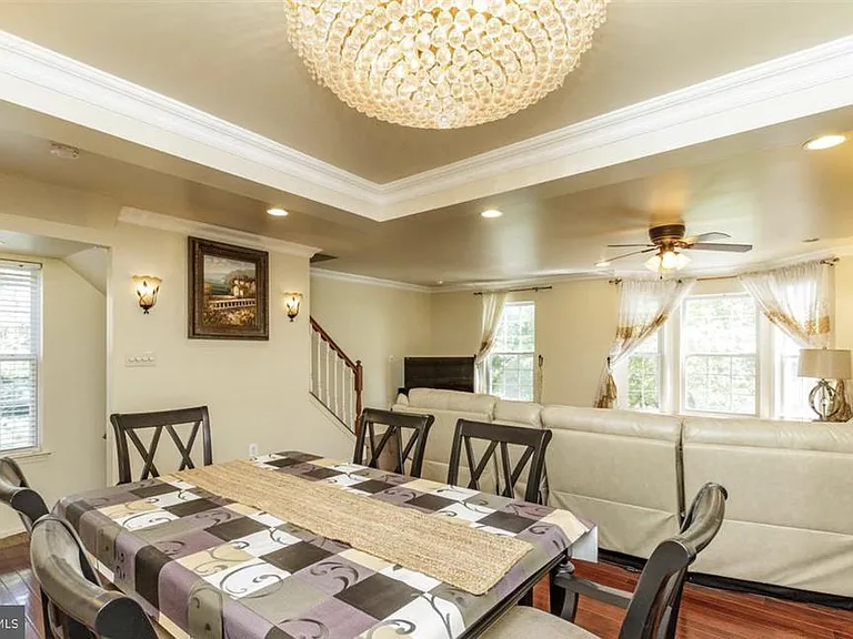 240 William Livingston Ct — Photo 11