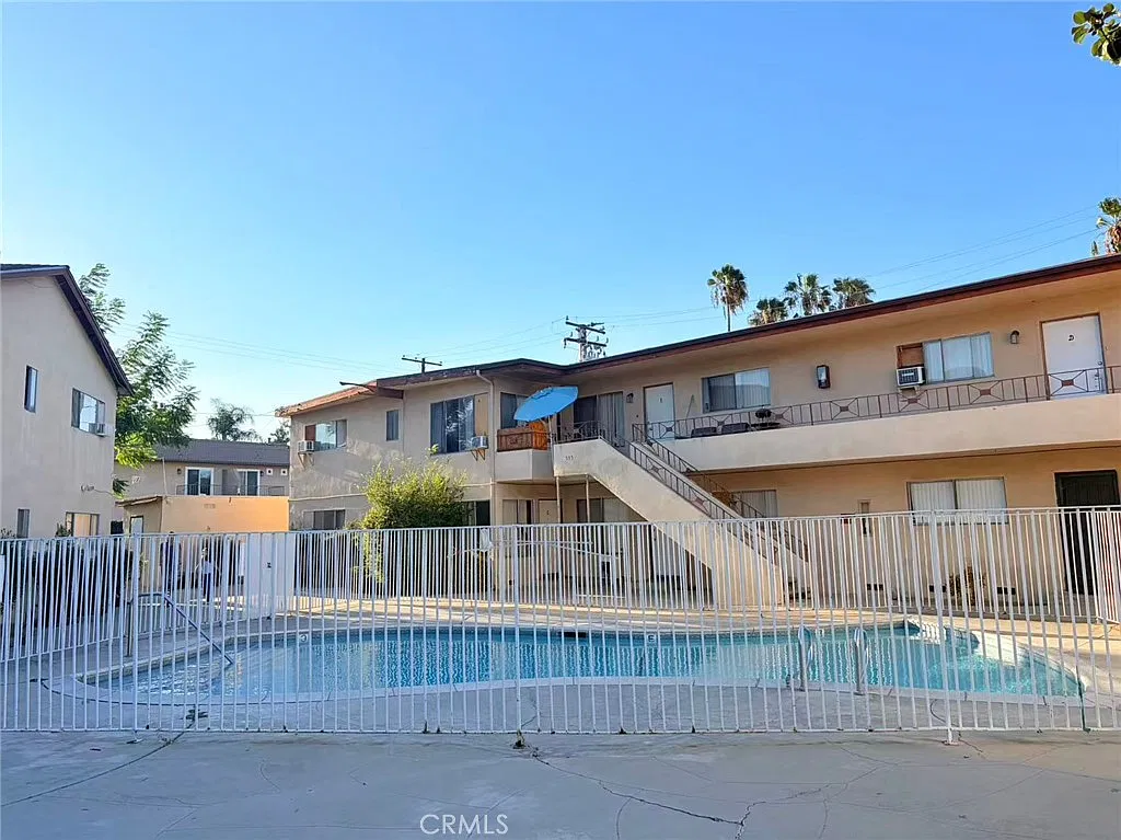 559 W Alpine St — Photo 1