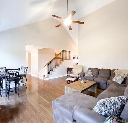 4th image of 1052 Diamond Brook Dr