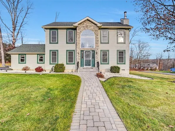 11 Brahms Ct, East Stroudsburg, PA 18301