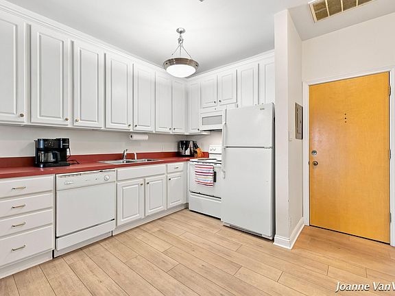4th image of 17 W 10th St Unit 470
