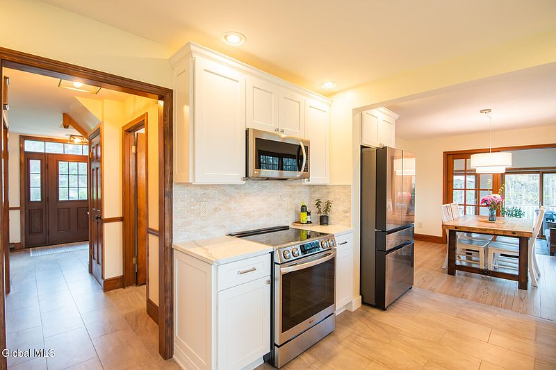 3rd image of 15 Cobblestone Drive