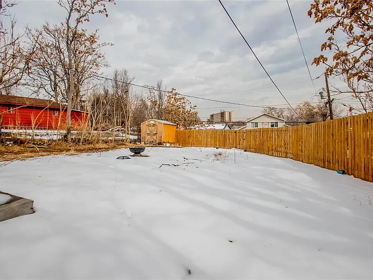 824 Xavier St — Photo 9