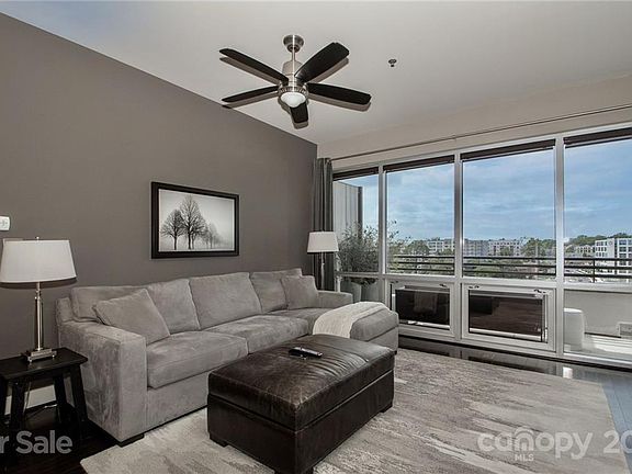 3rd image of 1133 Metropolitan Ave Unit 610