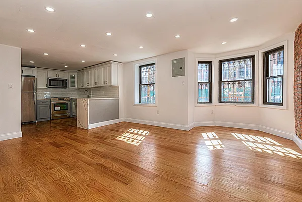 Rented by Friedman Mayer, LREB | media 5