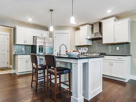 3rd image of 13488 Stafford Dr