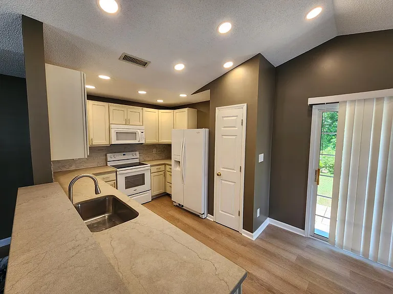 806 Homestead Park Dr — Photo 7