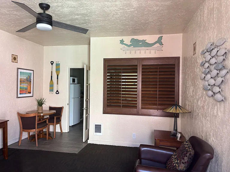Capitola Venetian Apartments — Photo 7