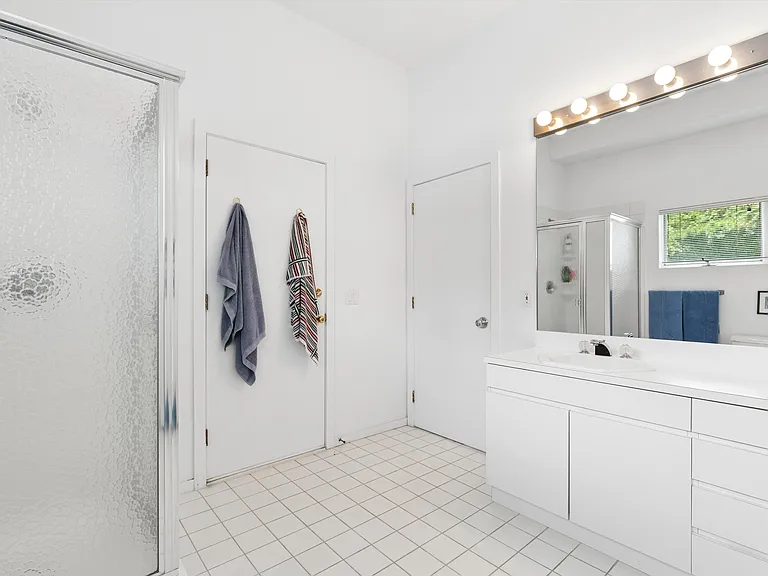 135 Edgemere Dr — Photo 18