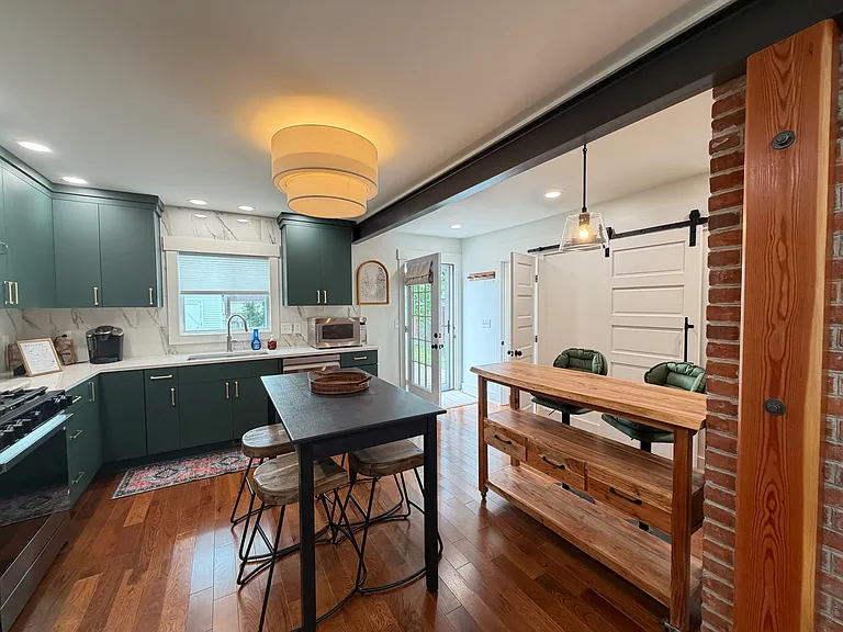 57 Caswell St — Photo 9