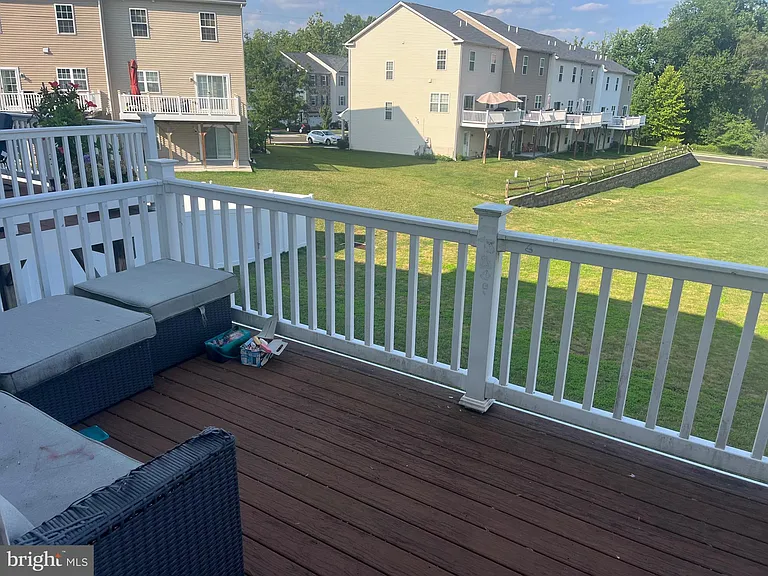 141 Graystone Dr — Photo 15