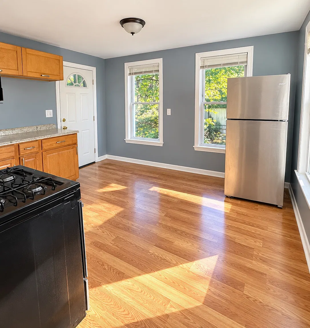 3 bed, 900 sqft, $2,000 — Photo 3
