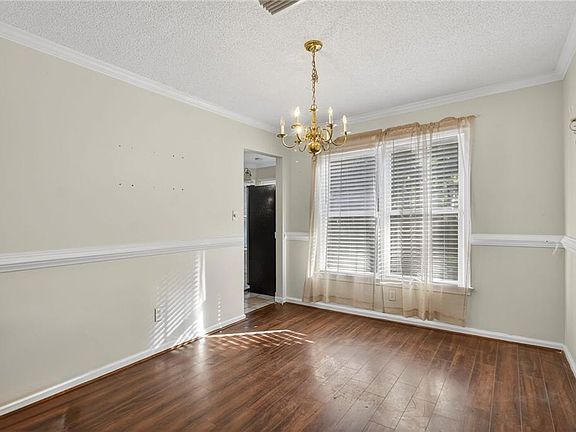 5th image of 882 Belvoir Cir