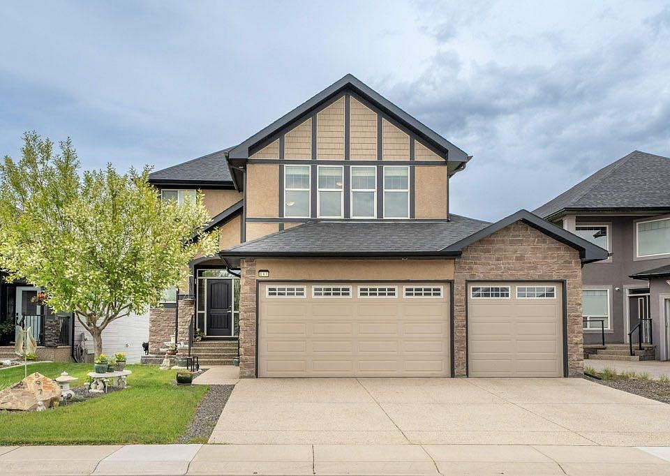1st image of 597 SE Muirfield Cres
