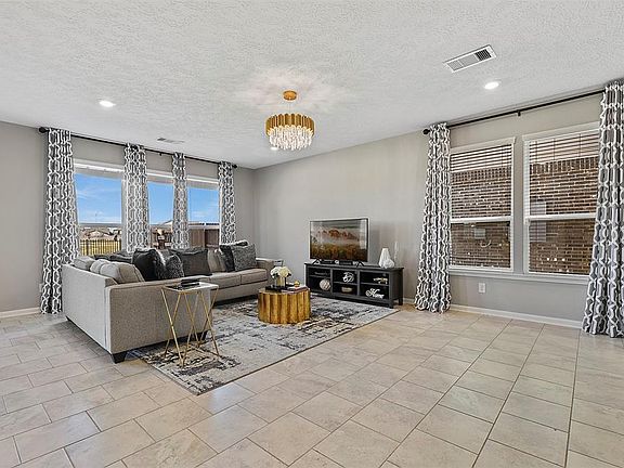 5th image of 25206 Squire Knoll St