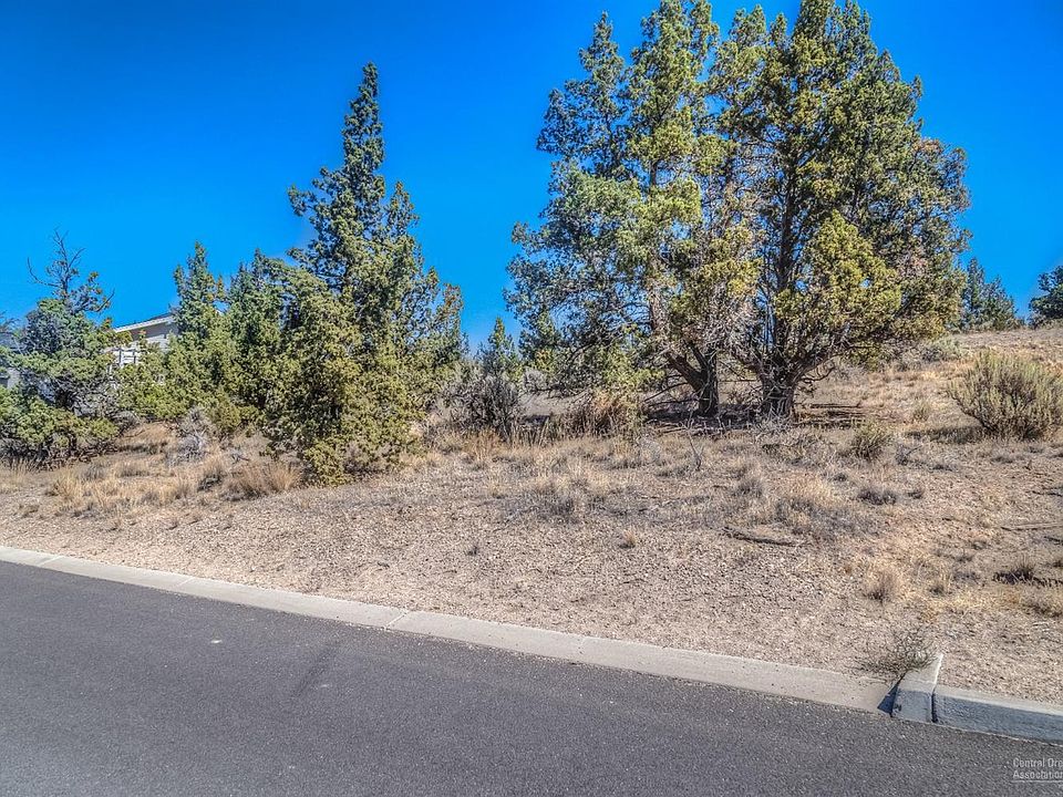 1st image of 430 SE Manzanita Dr