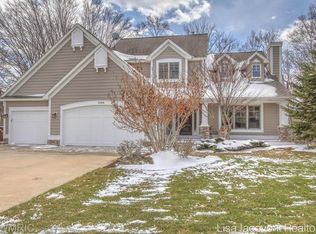 3096 Park North Dr, Jenison, MI 49428