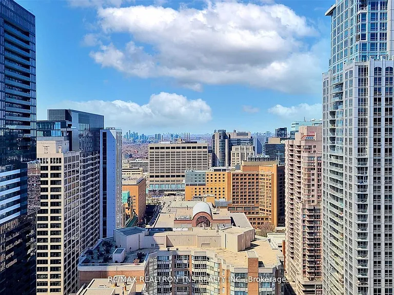 386 Yonge St W #3012 — Photo 3