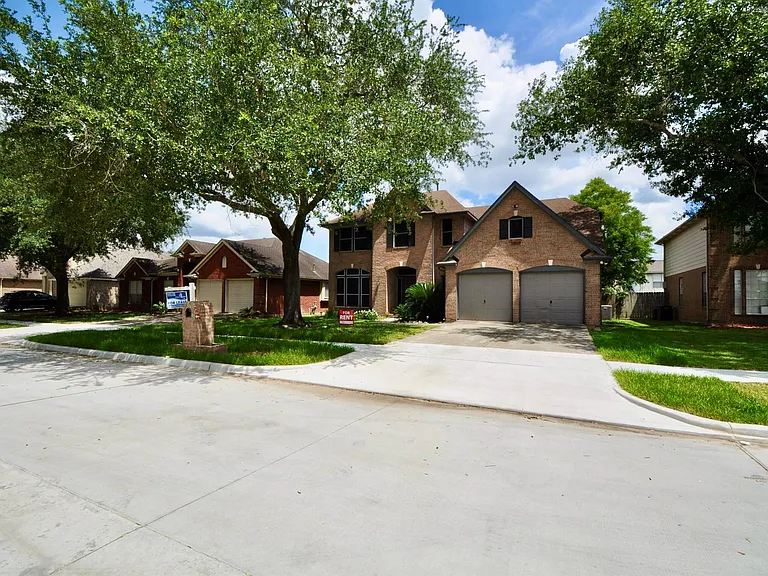 8819 Hedgestone Ct — Photo 2