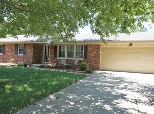 2745 Wedgewood Dr, Columbus, IN 47203