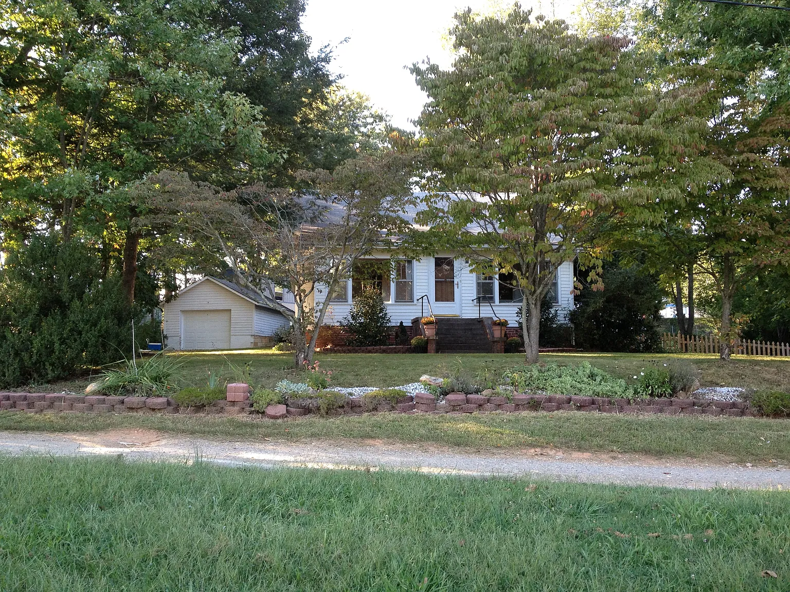 3 bed, 1734 sqft, $2,400 — Photo 2