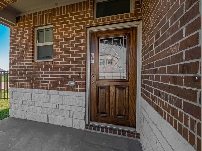 101 Eliana Shores Dr — Photo 2
