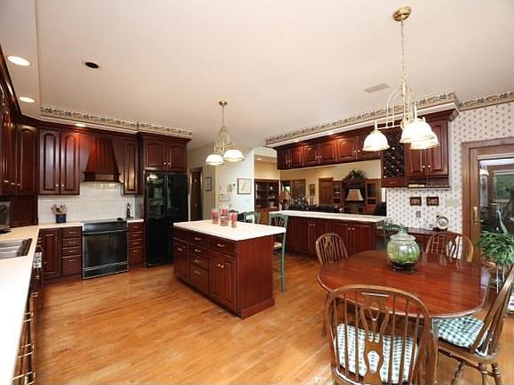 5th image of 22054 Capri Ave