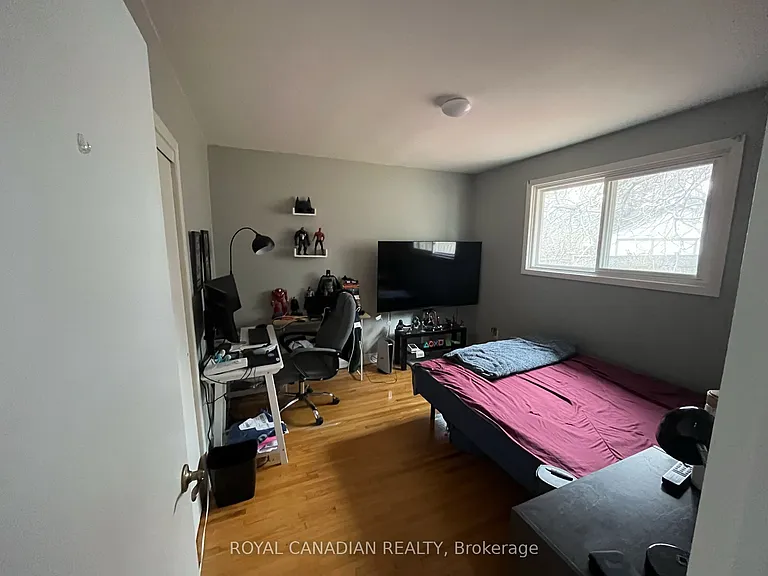 644 Athol St E #MAIN — Photo 15