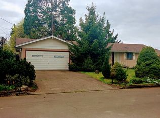 2500 Rose Blossom Dr, Springfield, OR 97477