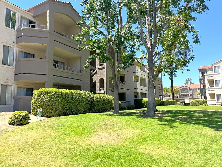 1020 La Terraza Cir #306 — Photo 2