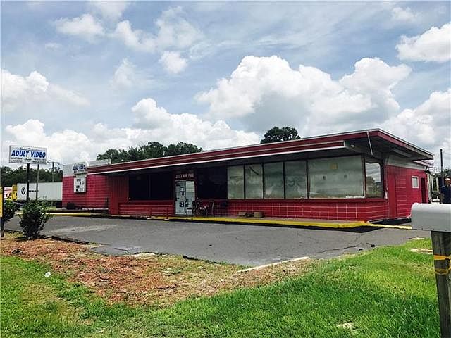 1st image of 2033 N Pine Ave