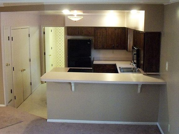 2nd image of 602 Canoncito Ave
