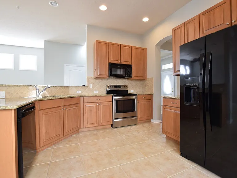 1619 Hanks Ave — Photo 3