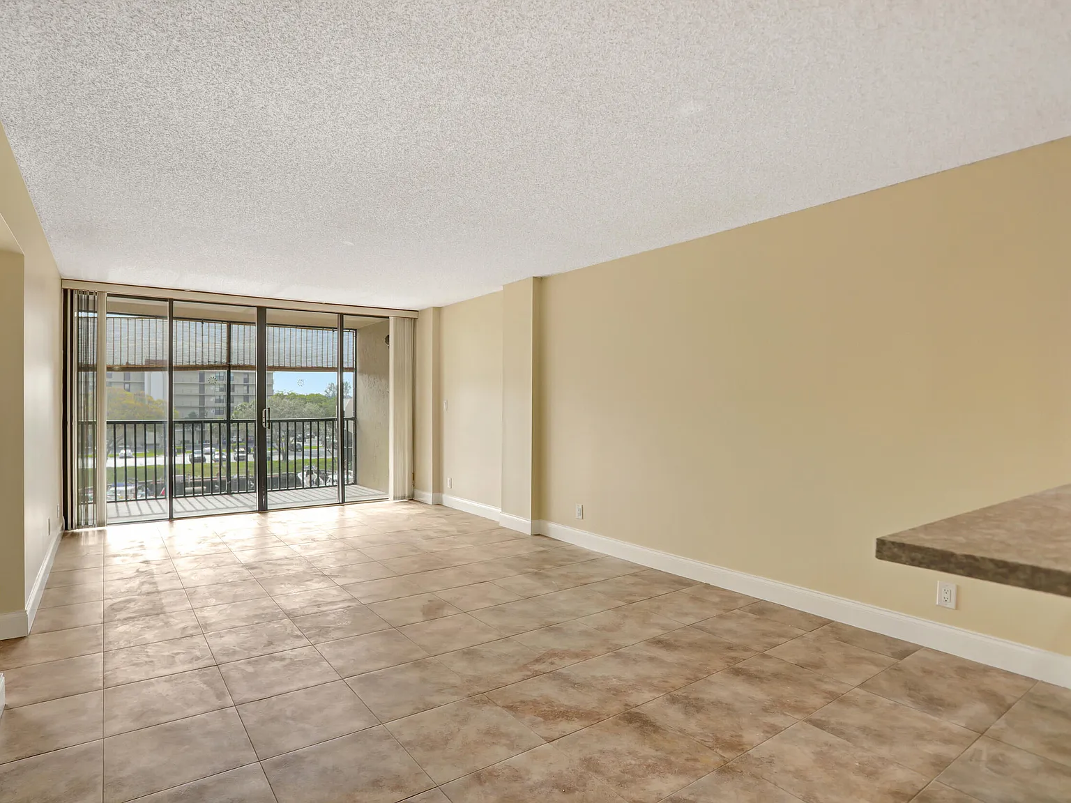 2 bed, 1.0 bath, 1010 sqft, $2,200 — Photo 4
