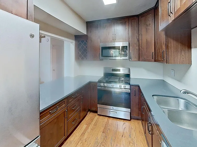 4425 Whitsett Ave #213 — Photo 8
