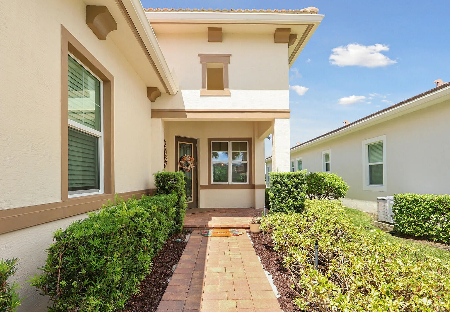 2 bed, 2.0 bath, 1646 sqft, $3,000 — Photo 2