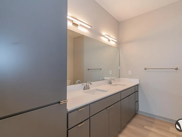 Chateau at Yankee Hill Apartments — Photo 74