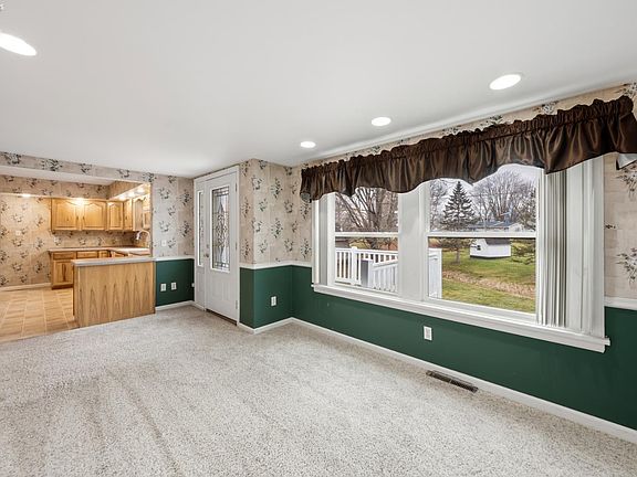 4th image of 1720 Tiffin Rd