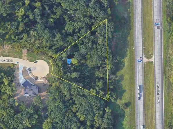 3058 Forrest Hill Ct, Hiawatha, IA 52233
