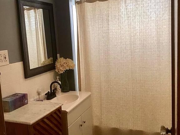 5th image of 384 Colvin Ave #2