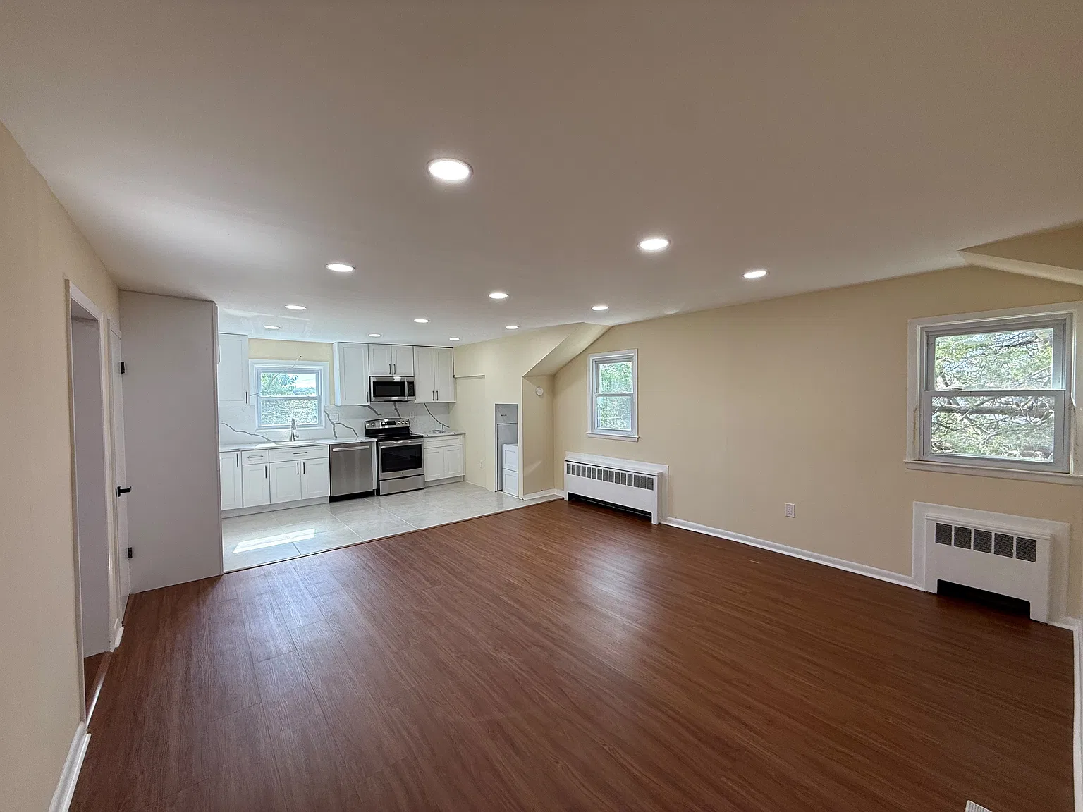 3 bed, 1100 sqft, $3,500 — Photo 3
