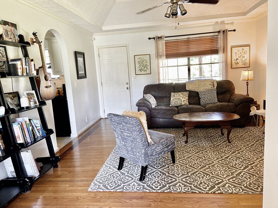 1st image of 601 Shelley Dr