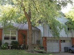 15306 S Summertree Ln, Olathe, KS 66062