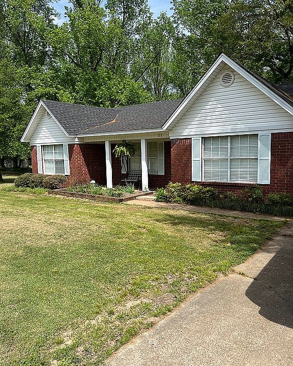 1st image of 23 Rebecca Ln